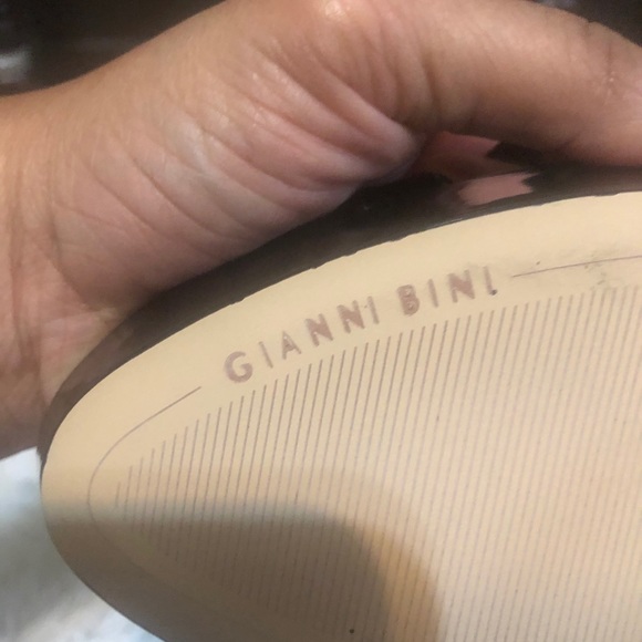 Heels - Picture 4 of 4